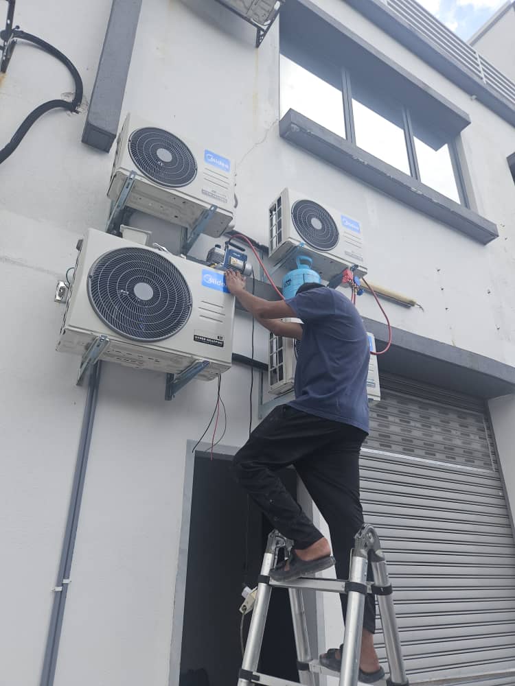 Affordable Aircond Gas Refilling and R32 R410 Refrigerant Top-up
