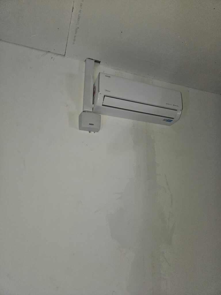 Professional indoor aircond servicing and chemical cleaning Seri Kemangan